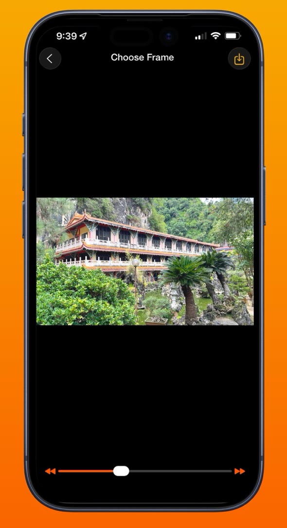 Photo Extractor on iPhone, scrubbing through a video and stepping frame by frame to choose a still